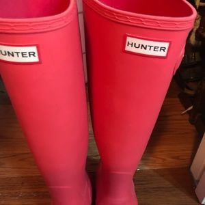 Hunter boots super cute!